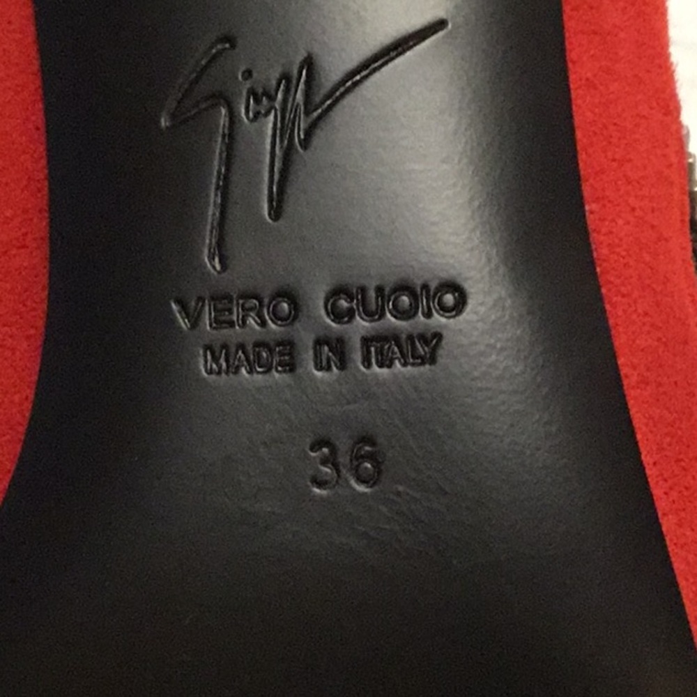 Shoes - Picture 5 of 6